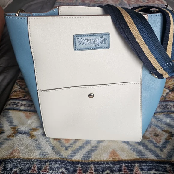 WRANGLER Like New Colorblock Cross Body 2-in-1Leather Purse/Bag Blue/white (348) - Picture 10 of 16